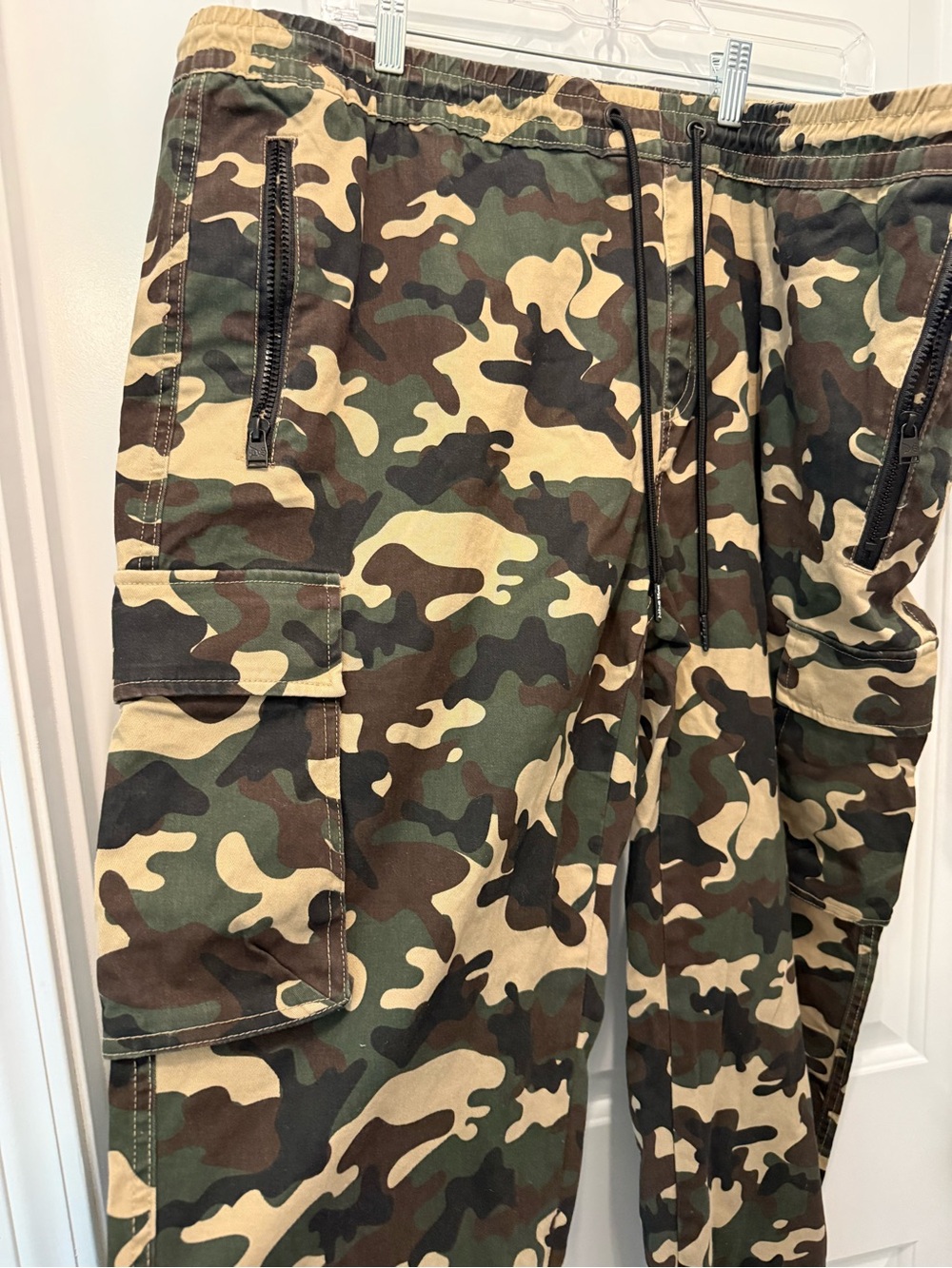 Men's Camouflage Cargo Joggers - Elastic Waist, Multi-Pocket - Picture 2 of 3